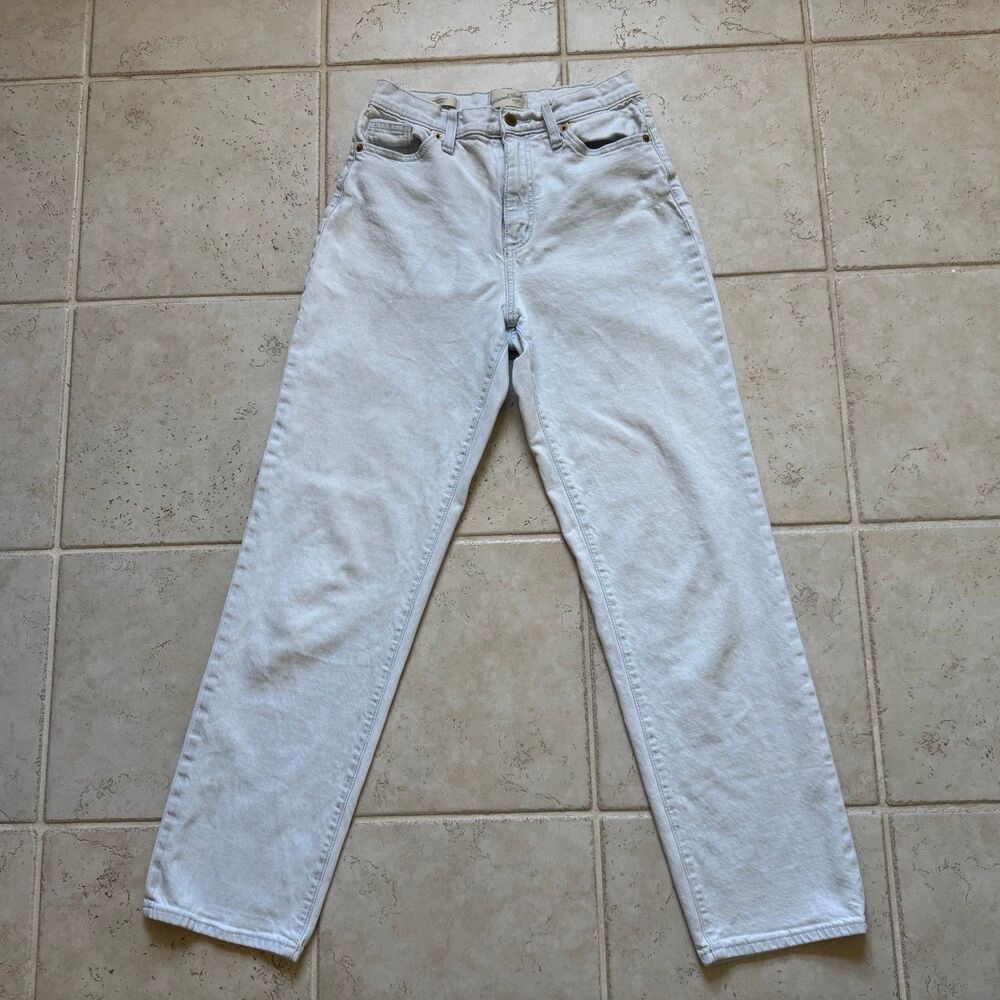 Universal Thread High Rise Vintage Straight Jeans Light Wash Denim 2/26R Stretch